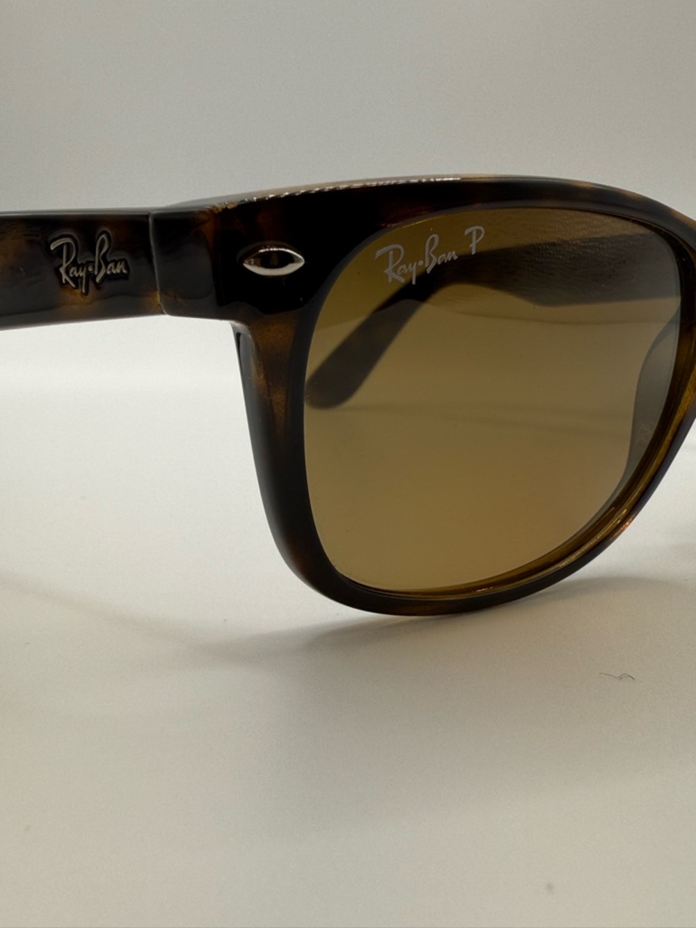 Polarized Ray-Ban New Wayfarer Sunglasses in Tortoise Shell - Picture 4 of 8